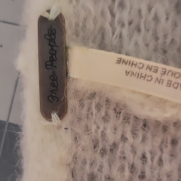 FREE PEOPLE Light Gray Part Alpaca and Mohair Lightweight Sweater XS Ru… - Picture 8 of 8